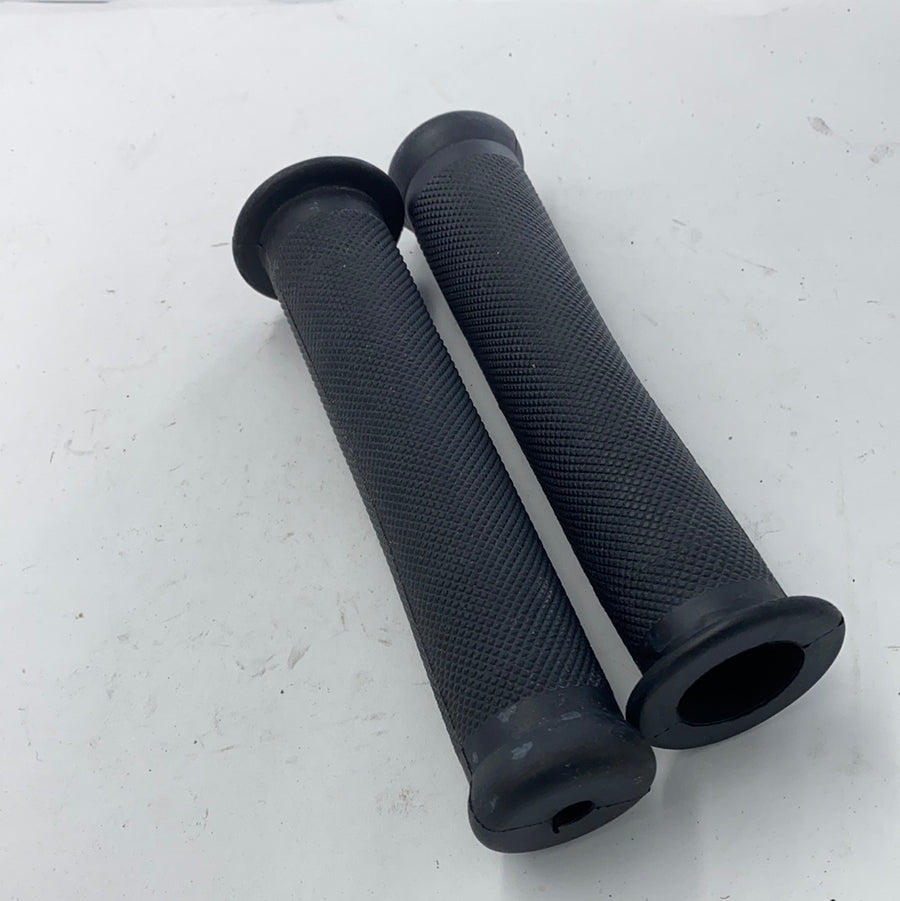 970230P - PRE-UNIT PLAIN HANDLEBAR GRIPS PAIRS 1946/62