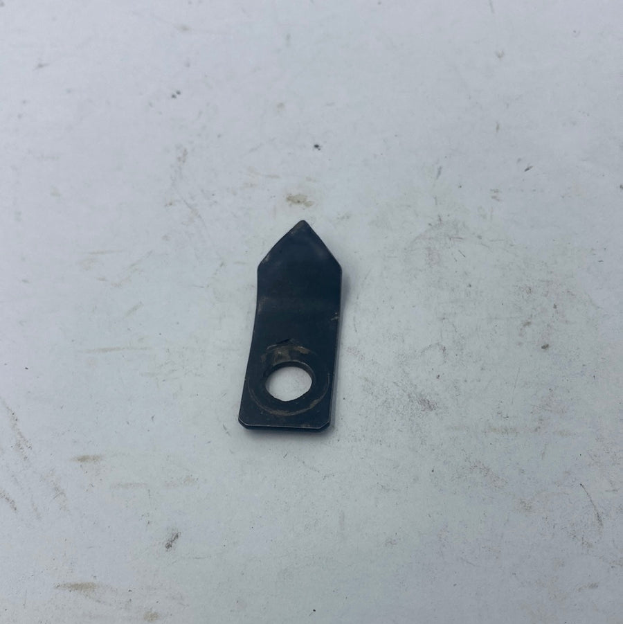 826883 - TYRE PUMP BRACKET 1963/68